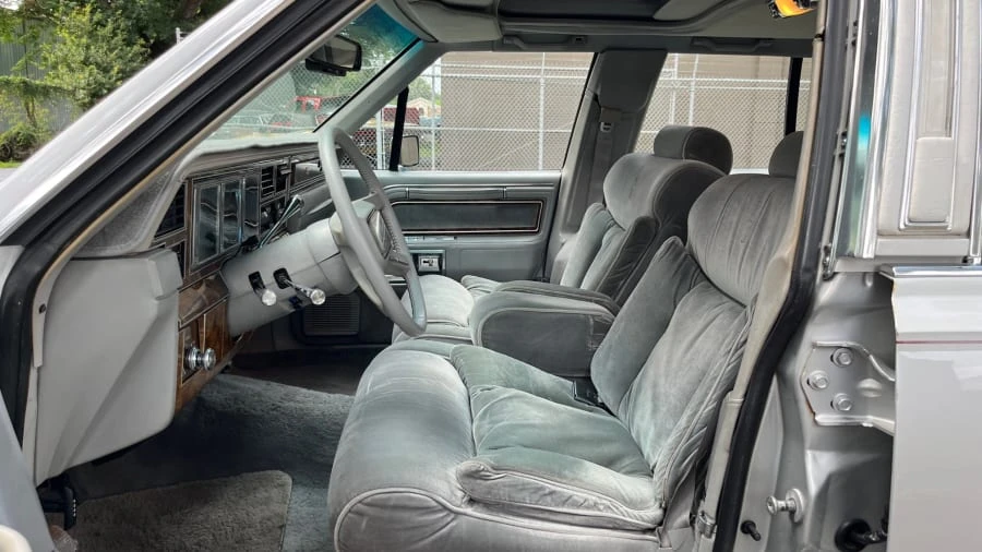 1984 Lincoln Town Car - Image 3 of 17