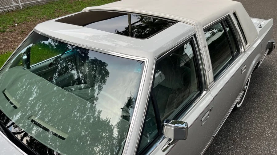 1984 Lincoln Town Car - Image 14 of 17