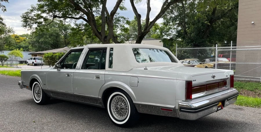 1984 Lincoln Town Car - Image 2 of 17