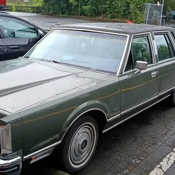 1984 Lincoln Town Car Executive Sedan 4D