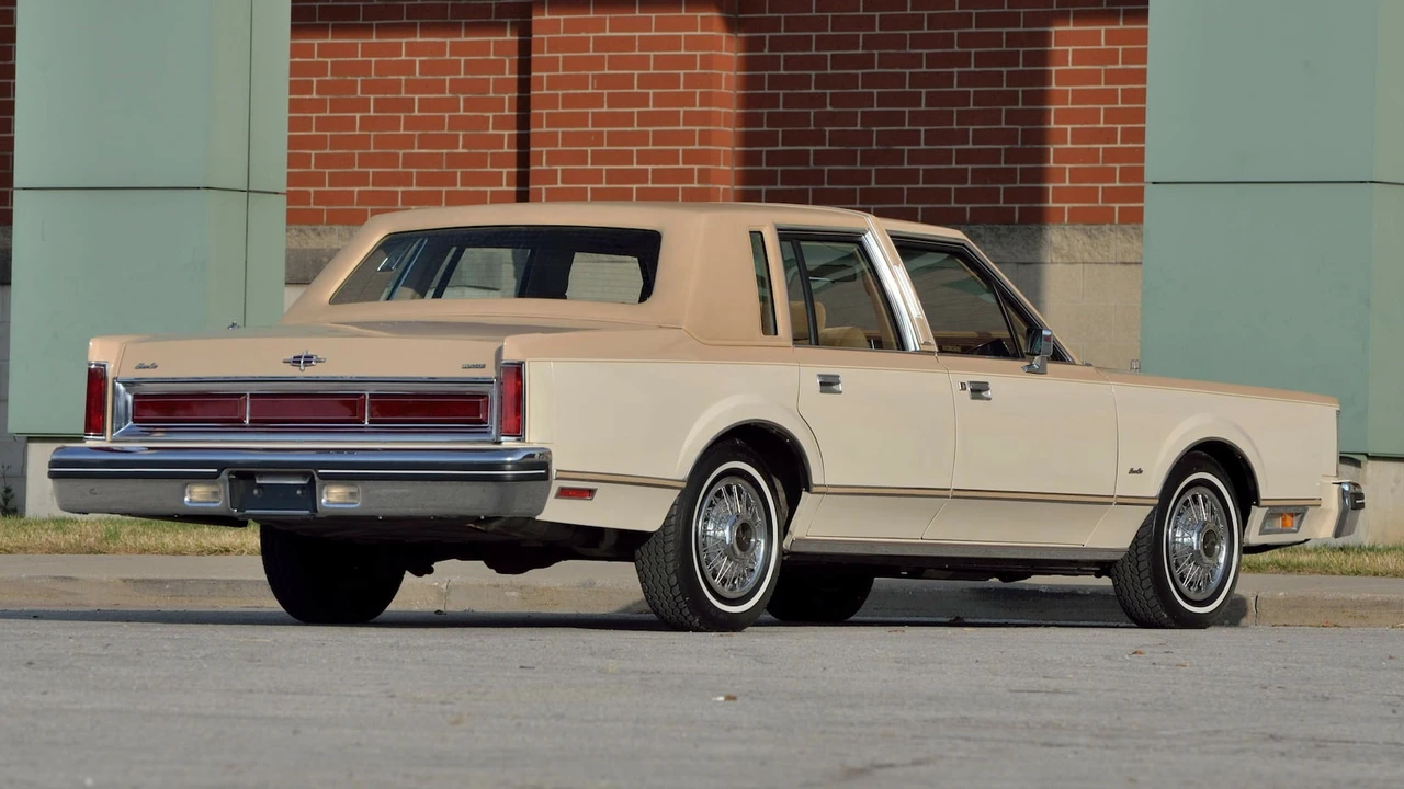 1984 Lincoln Town Car - Image 3 of 30