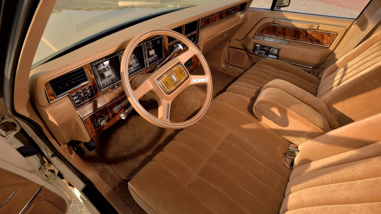 1984 Lincoln Town Car - Image 4 of 30