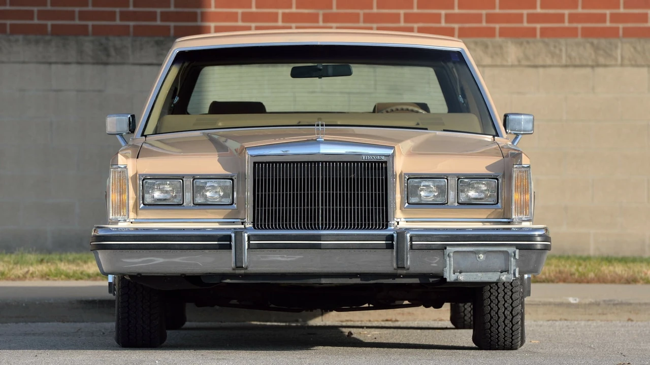 1984 Lincoln Town Car - Image 14 of 30