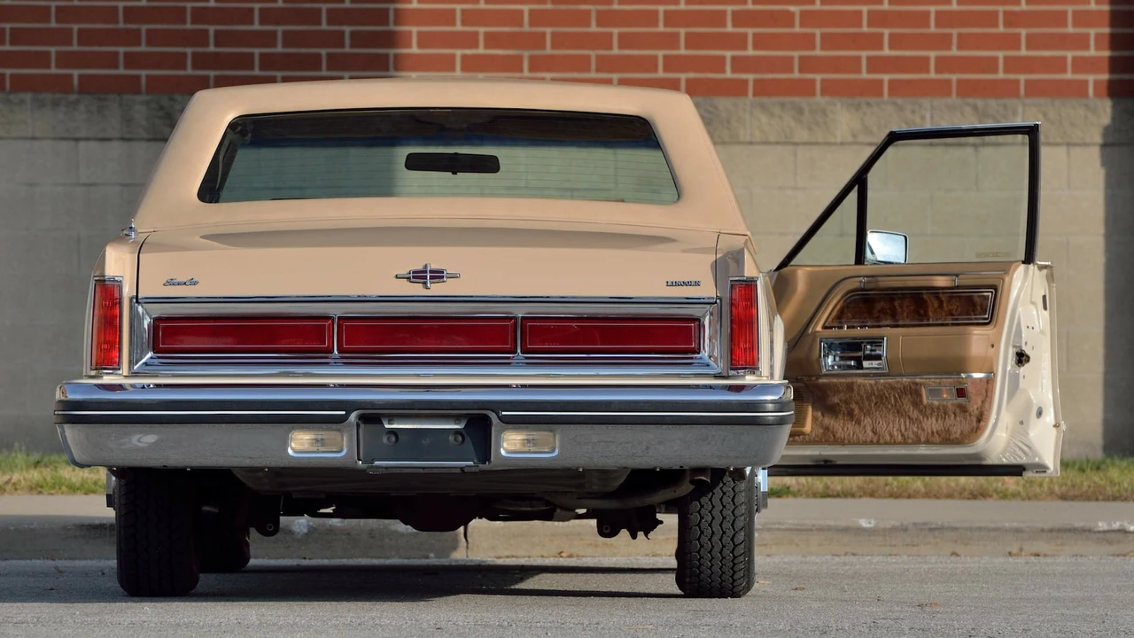 1984 Lincoln Town Car - Image 20 of 30