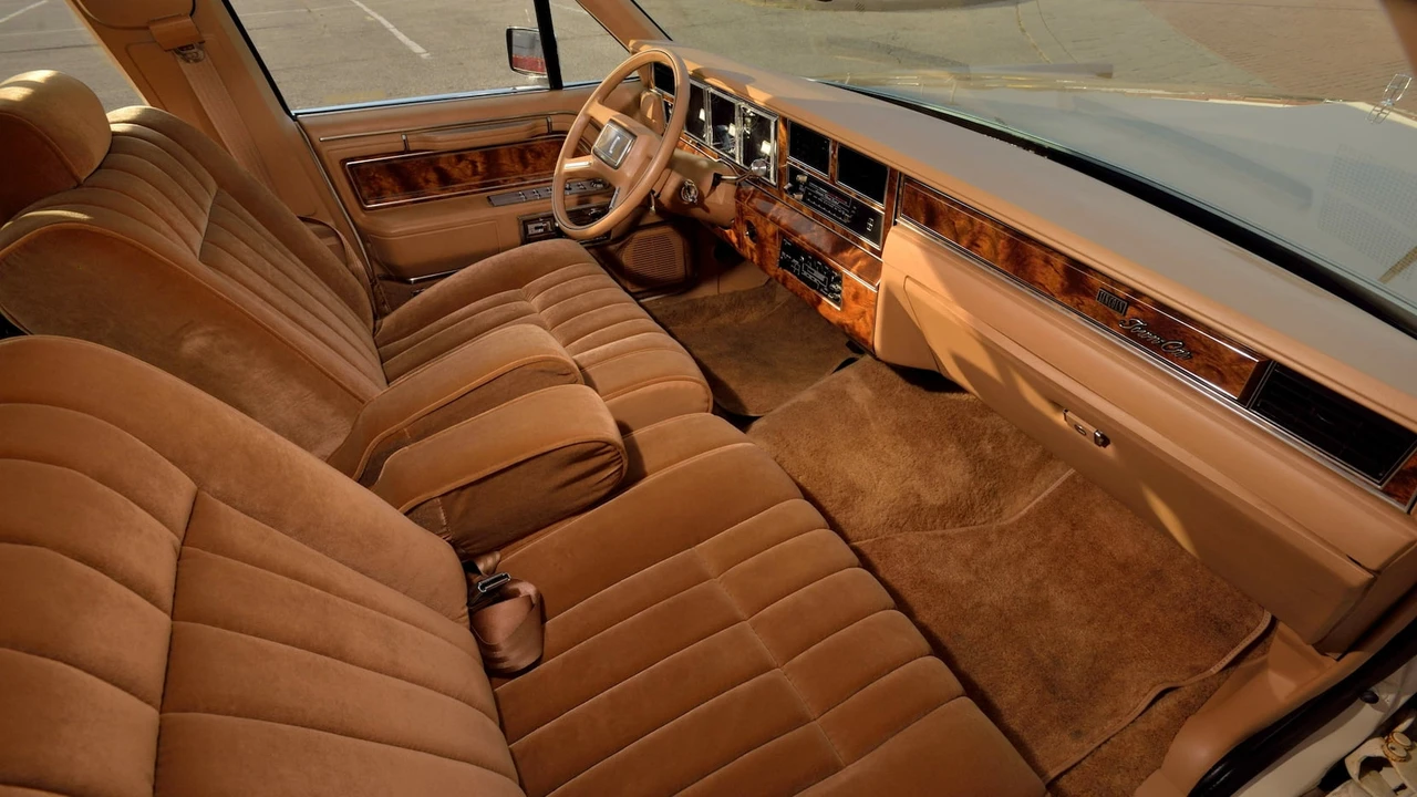1984 Lincoln Town Car - Image 26 of 30