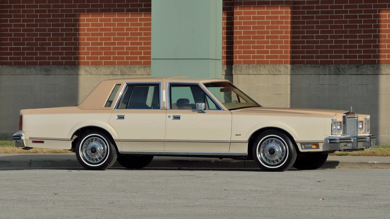 1984 Lincoln Town Car - Image 30 of 30