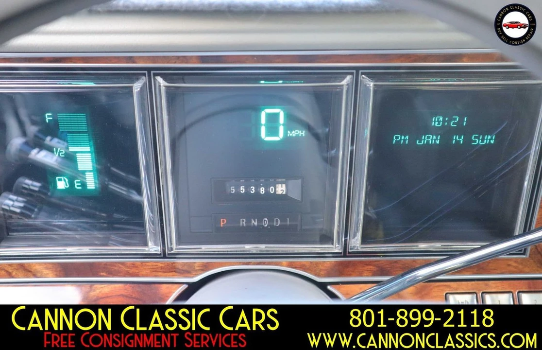 1984 Lincoln Town Car - Image 28 of 31