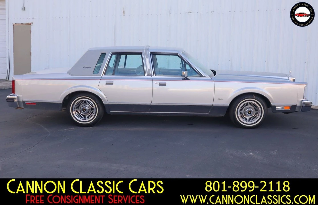 1984 Lincoln Town Car - Image 10 of 21