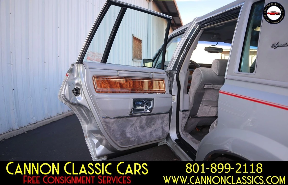 1984 Lincoln Town Car - Image 20 of 31