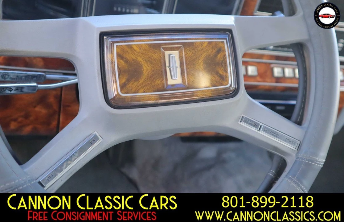 1984 Lincoln Town Car - Image 27 of 31