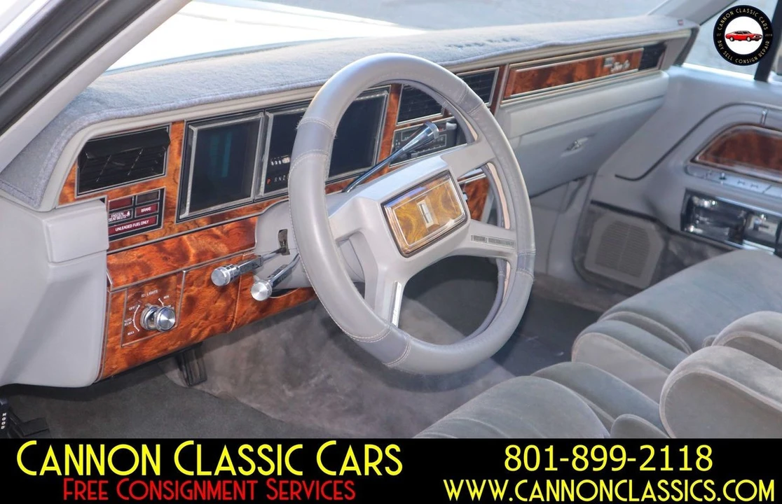 1984 Lincoln Town Car - Image 22 of 31