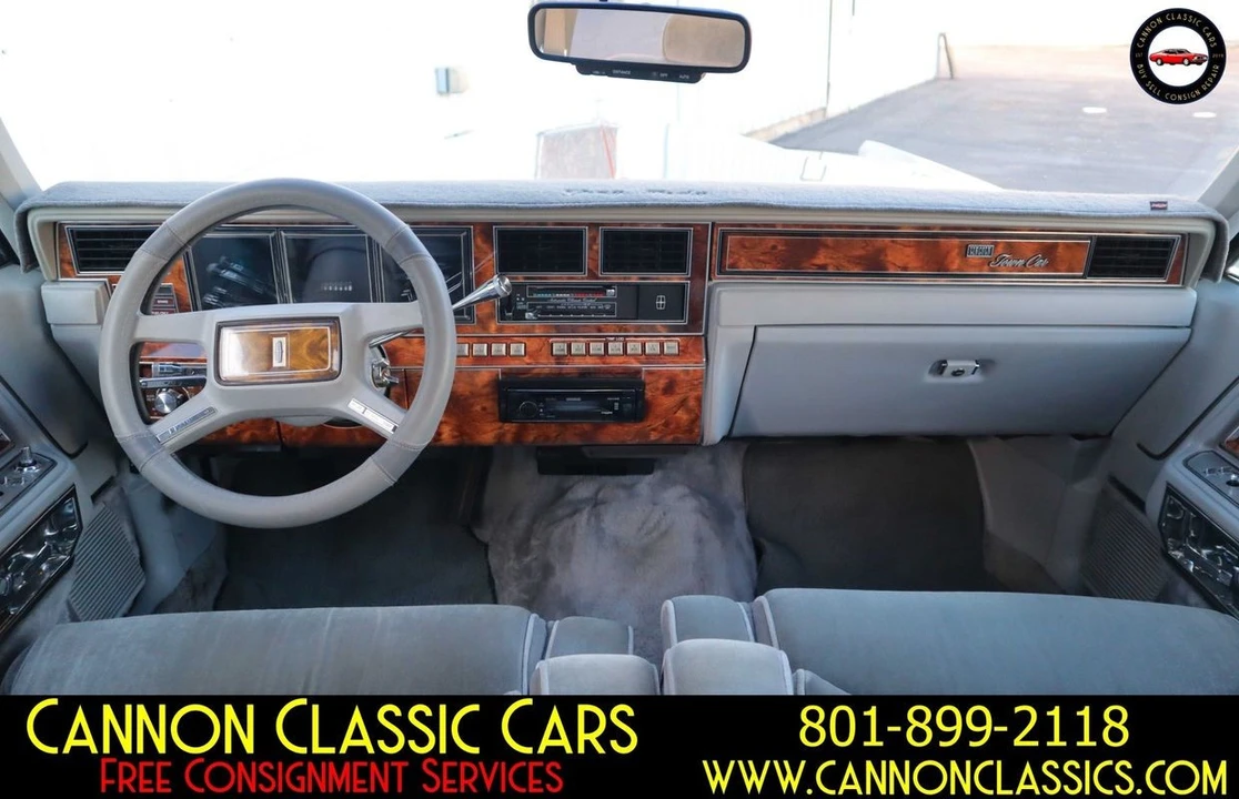 1984 Lincoln Town Car - Image 23 of 31