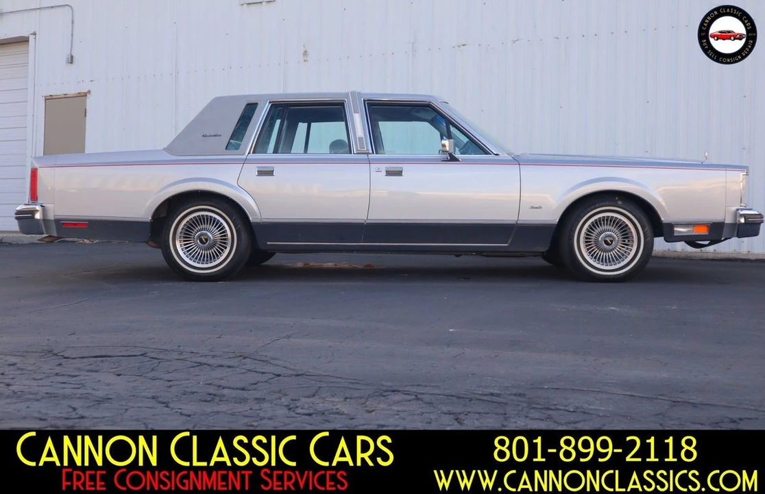 1984 Lincoln Town Car - Image 9 of 31
