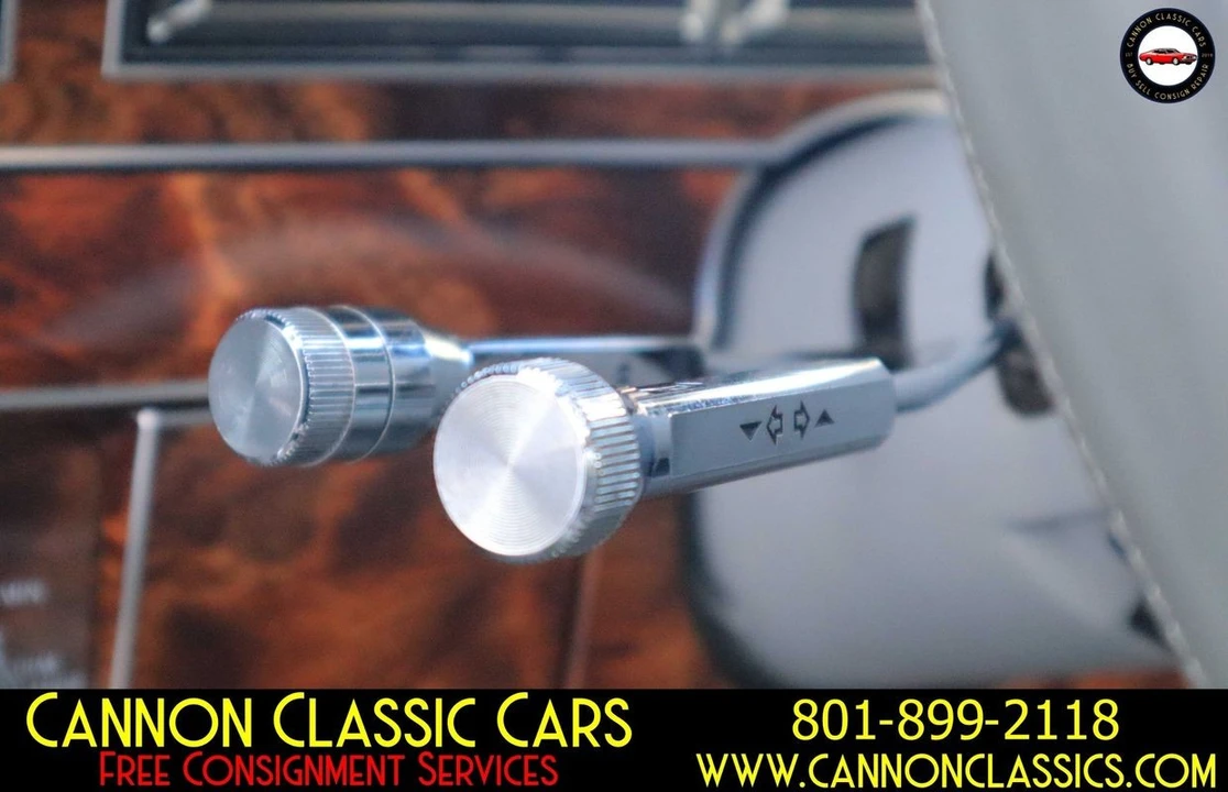1984 Lincoln Town Car - Image 25 of 31