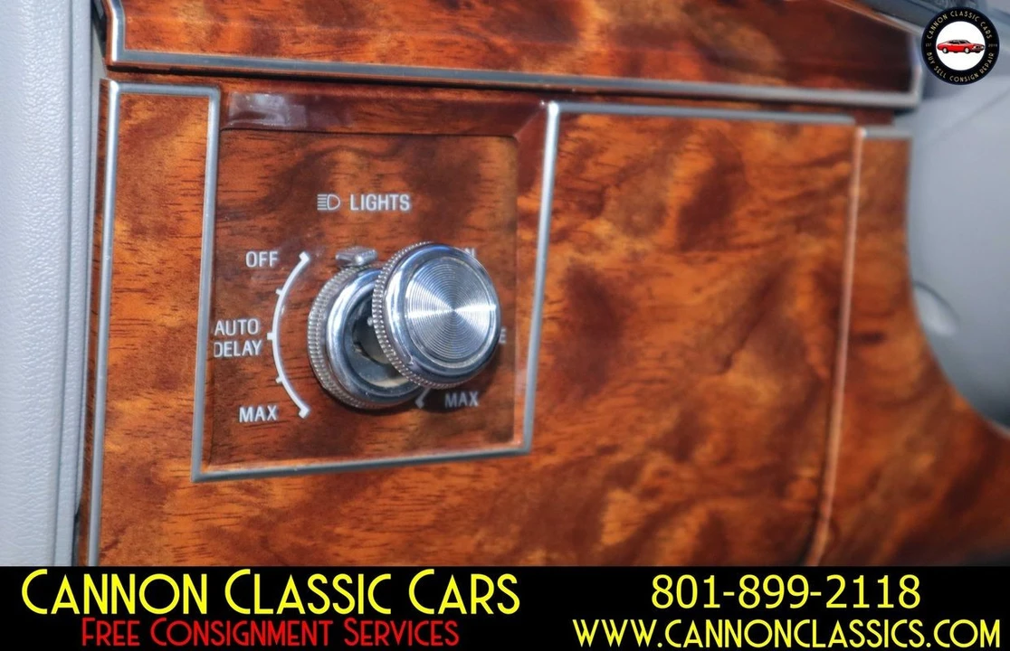 1984 Lincoln Town Car - Image 24 of 31