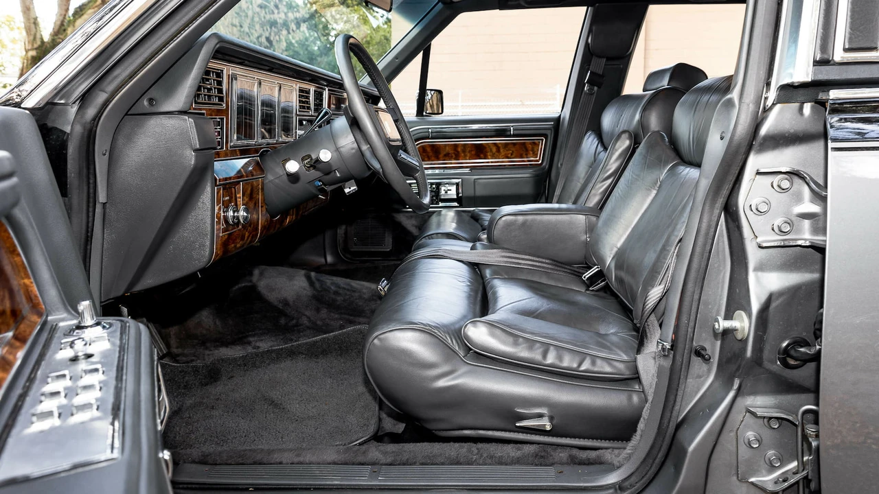 1984 Lincoln Town Car - Image 3 of 31