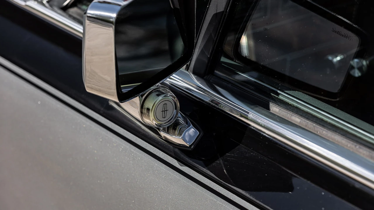 1984 Lincoln Town Car - Image 9 of 31