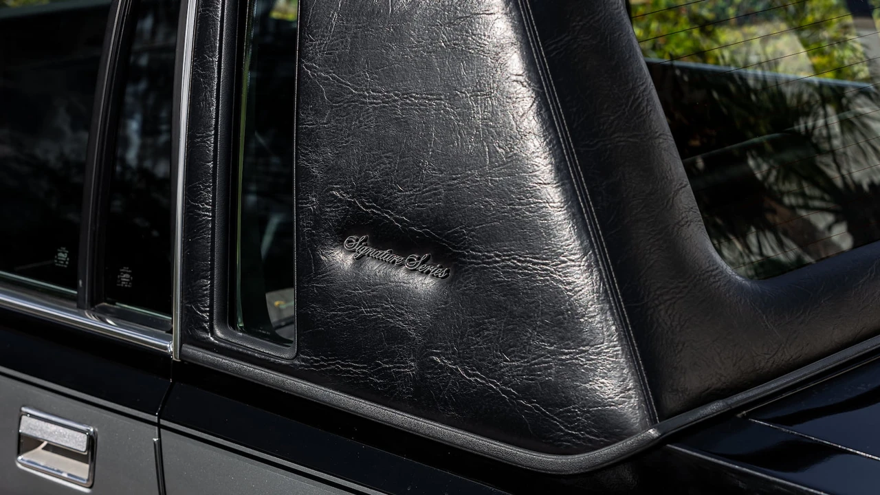 1984 Lincoln Town Car - Image 11 of 31