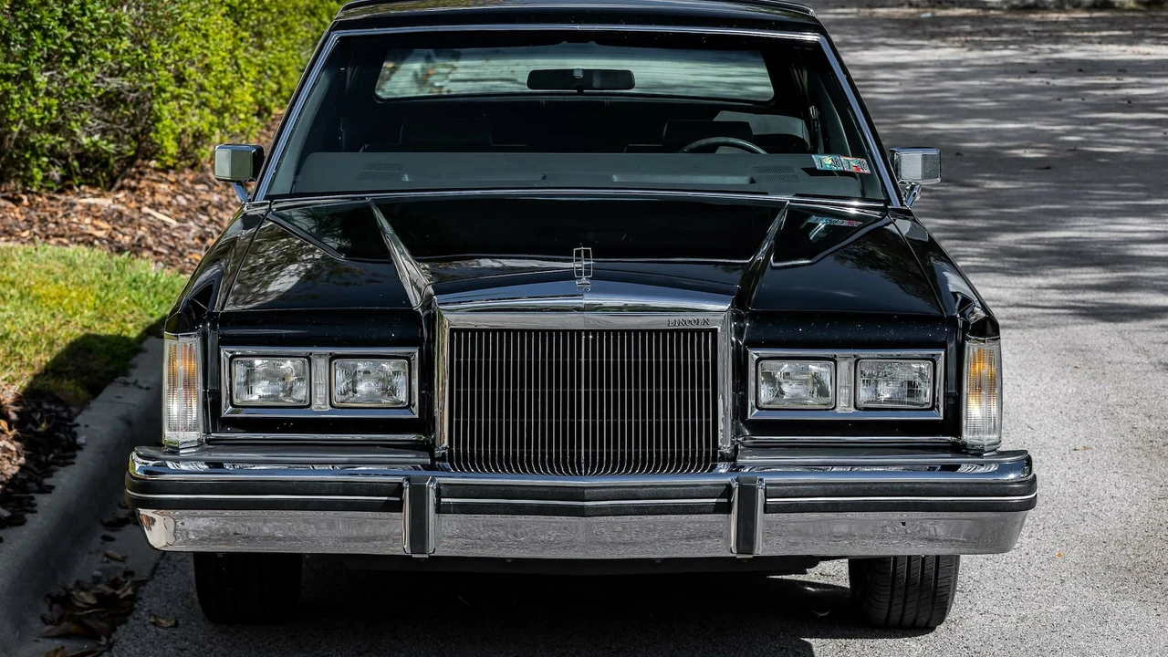 1984 Lincoln Town Car - Image 12 of 31