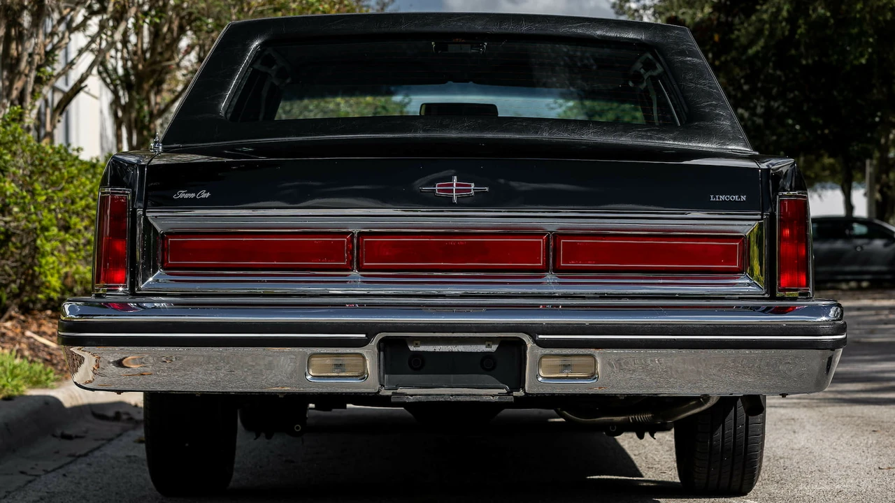 1984 Lincoln Town Car - Image 14 of 31