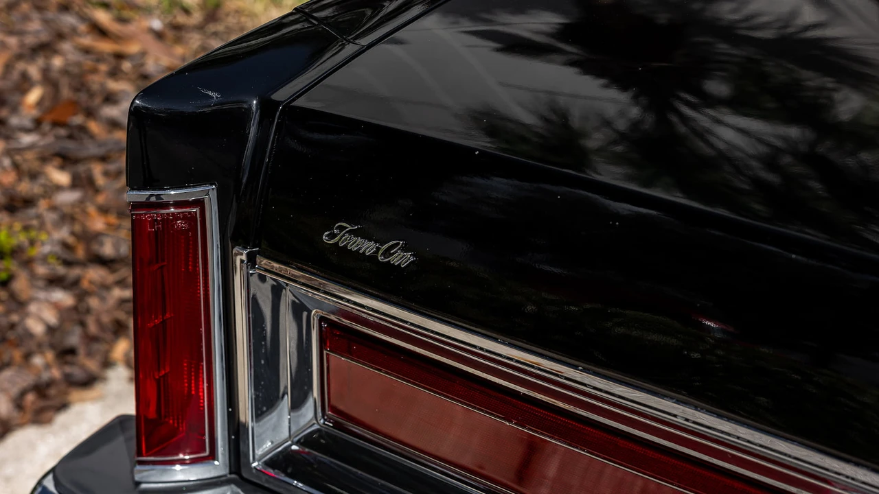1984 Lincoln Town Car - Image 28 of 31