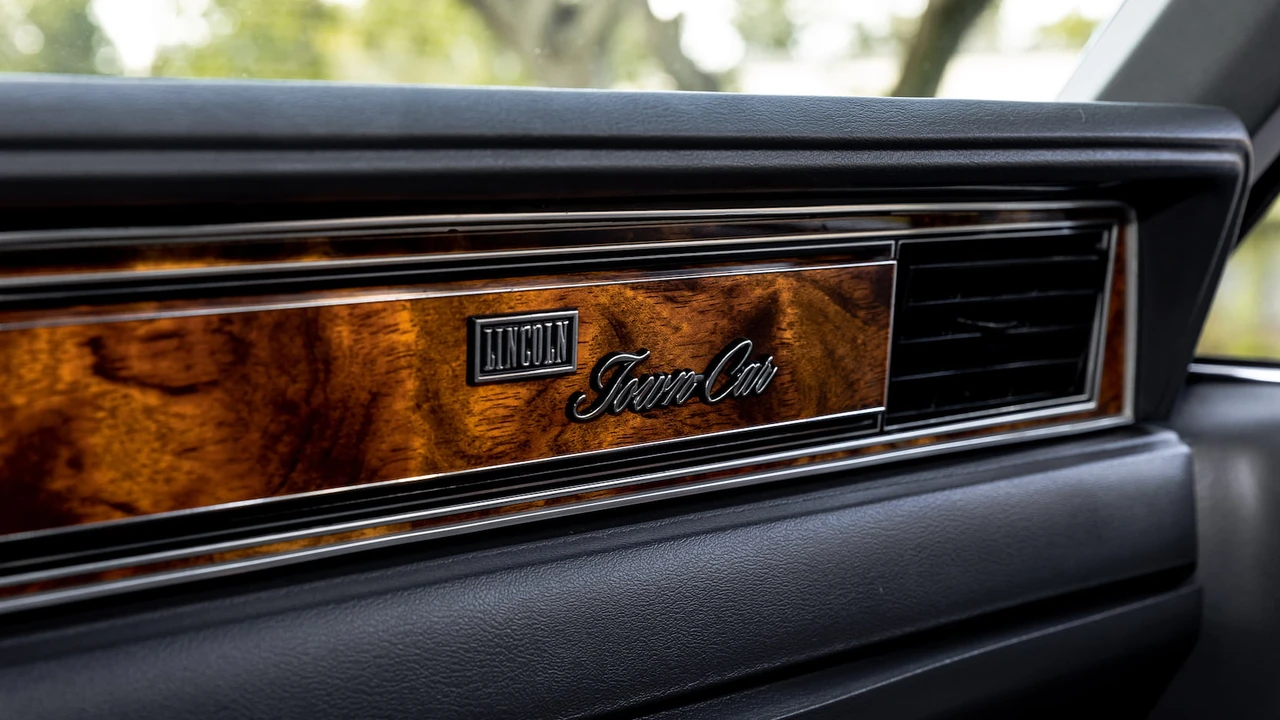 1984 Lincoln Town Car - Image 31 of 31