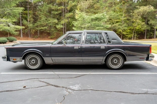 1984 Lincoln Town Car - Image 3 of 7