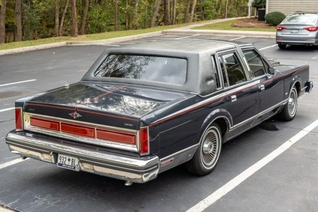 1984 Lincoln Town Car - Image 2 of 7
