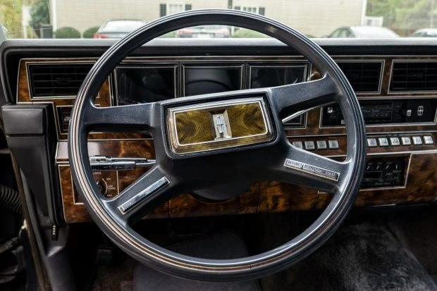 1984 Lincoln Town Car - Image 5 of 7