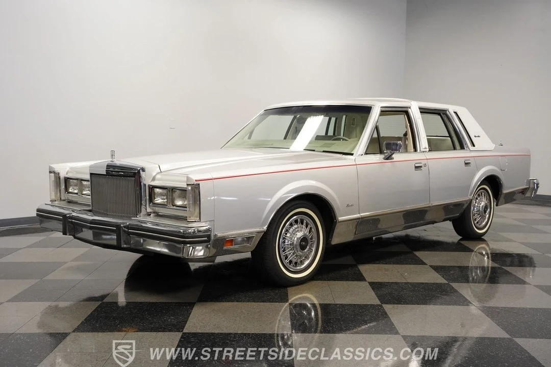 1984 Lincoln Town Car - Image 6 of 12