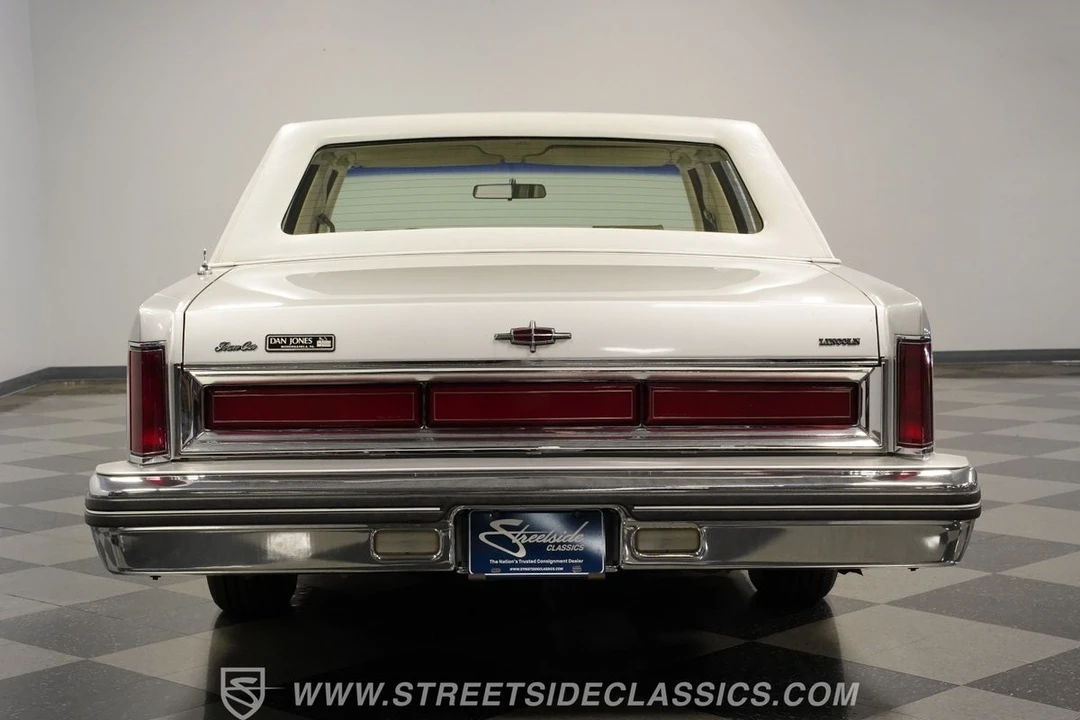 1984 Lincoln Town Car - Image 11 of 12