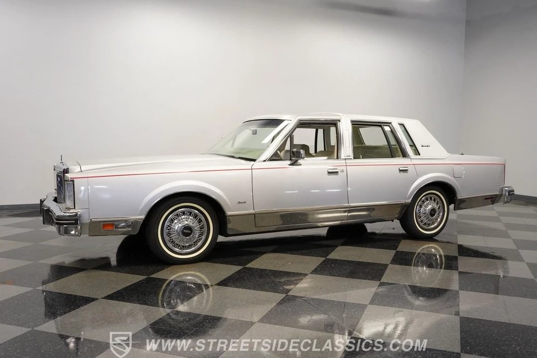 1984 Lincoln Town Car - Image 7 of 12