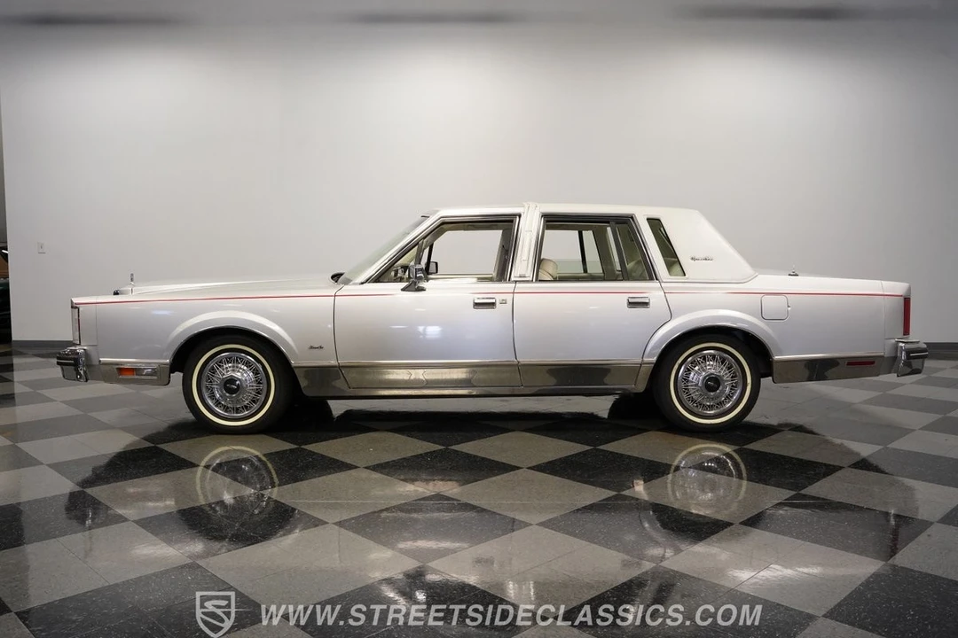 1984 Lincoln Town Car - Image 3 of 12