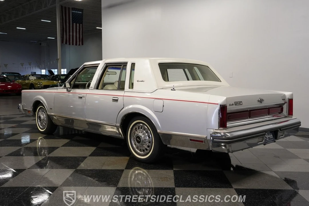 1984 Lincoln Town Car - Image 10 of 12