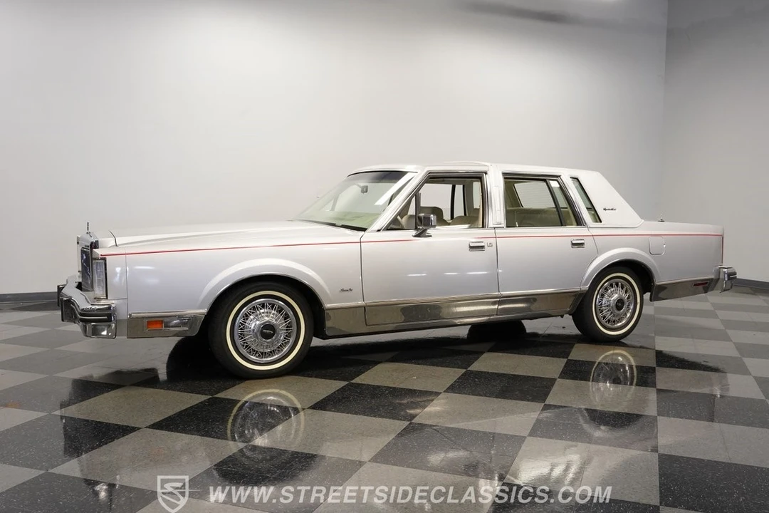 1984 Lincoln Town Car - Image 7 of 12