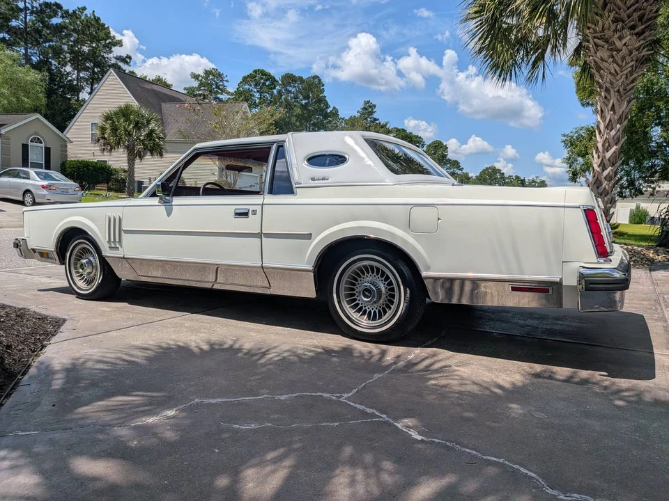 1984 Lincoln Continental Mark VII - Image 9 of 22