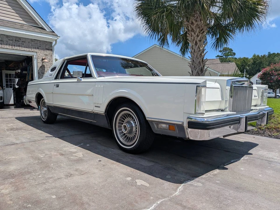 1984 Lincoln Continental Mark VII - Image 2 of 22