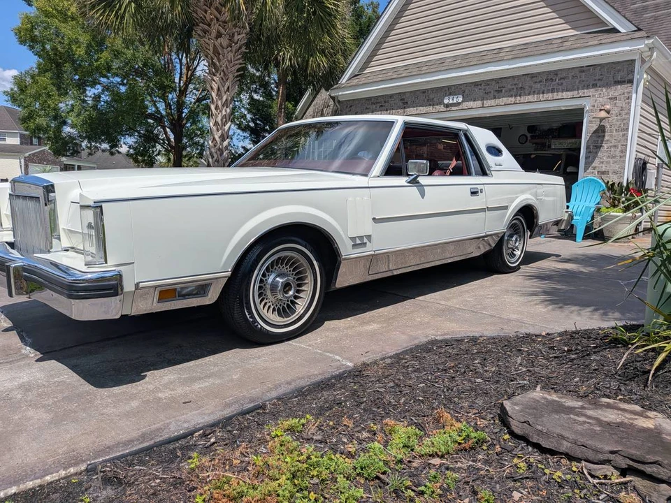 1984 Lincoln Continental Mark VII - Image 5 of 22