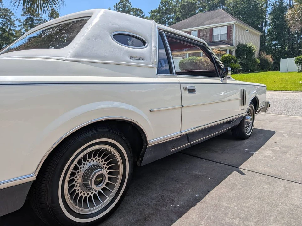 1984 Lincoln Continental Mark VII - Image 14 of 22