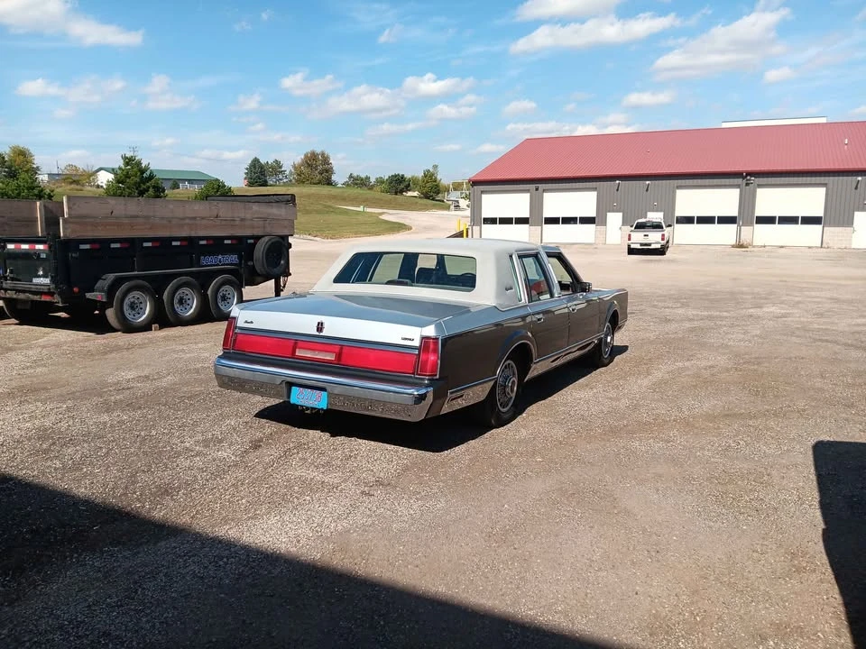 1984 Lincoln Town Car - Image 2 of 4