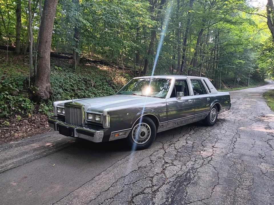 1984 Lincoln Town Car - Image 4 of 4