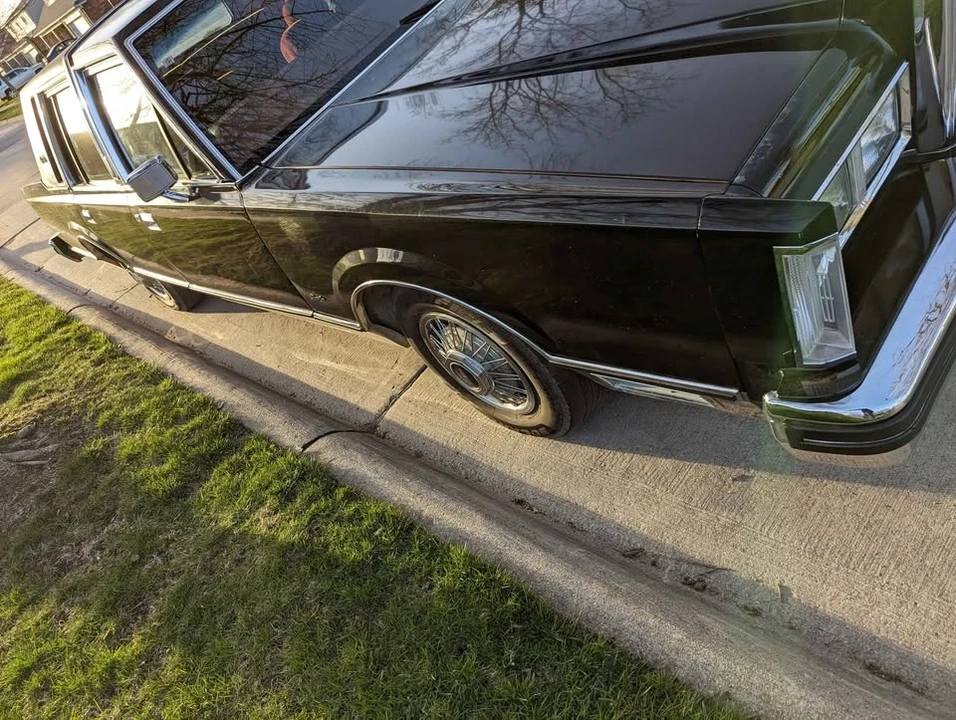 1984 Lincoln Town Car - Image 2 of 6