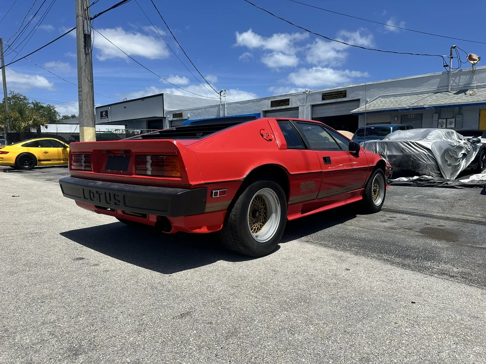 1984 Lotus Esprit Series 3 & Turbo - Image 11 of 31