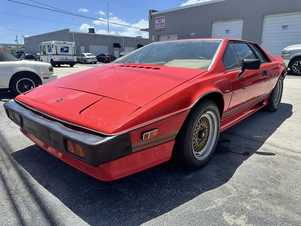 1984 Lotus Esprit Series 3 & Turbo - Image 2 of 31