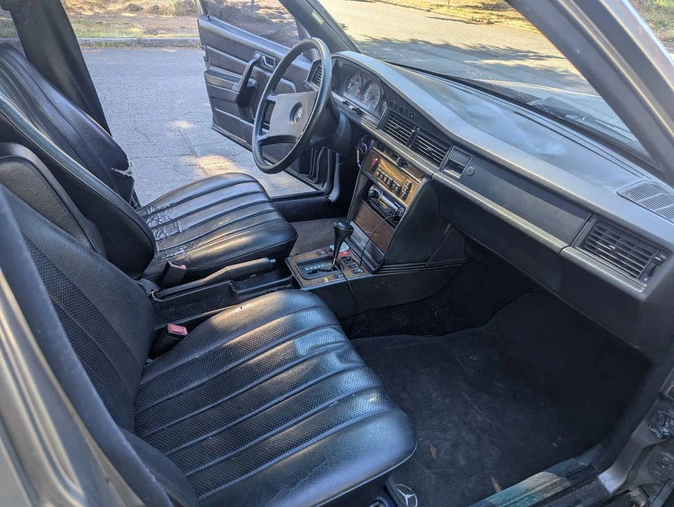 1984 Mercedes-Benz 190E - Image 15 of 18