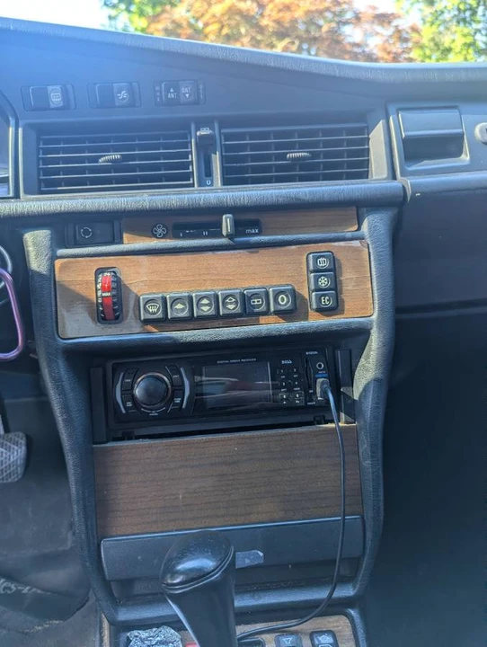 1984 Mercedes-Benz 190E - Image 14 of 18