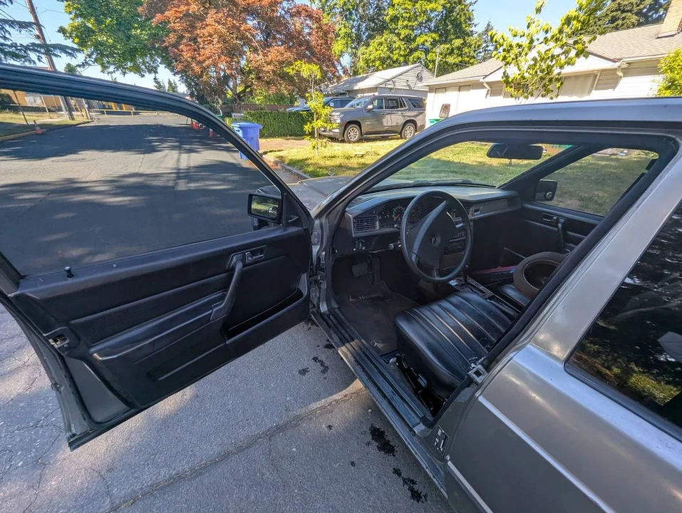 1984 Mercedes-Benz 190E - Image 11 of 18