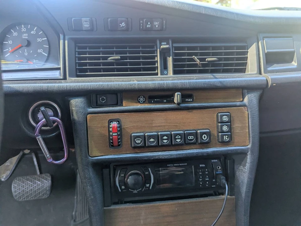 1984 Mercedes-Benz 190E - Image 13 of 18