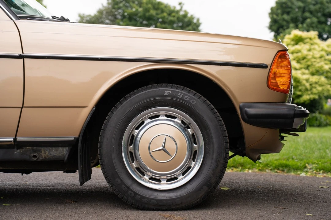 1984 Mercedes-Benz E-Class - Image 20 of 30