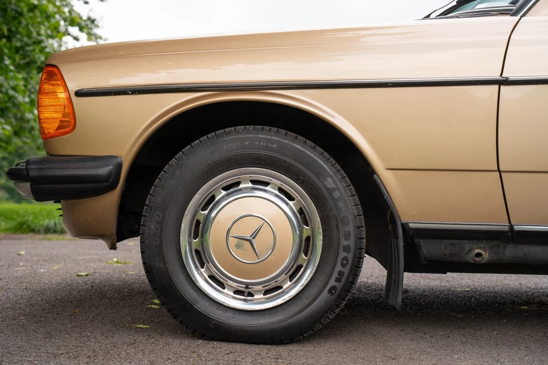 1984 Mercedes-Benz E-Class - Image 23 of 30